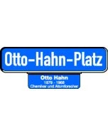 Zusatzschilder unterhalb der Straßennamenschilder